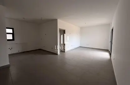 شقة - 3 غرف نوم - 3 حمامات للايجار في كمبوند البروج - كمبوندات الشروق - مدينة الشروق - القاهرة