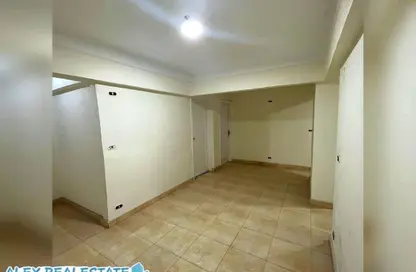 Office Space - 2 Bedrooms - 1 Bathroom for rent in Smouha Square - Smouha - Hay Sharq - Alexandria