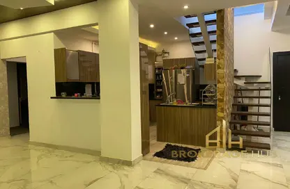 (بنتهاوس  (روف - 3 غرف نوم - 3 حمامات للايجار في جاليريا  مون فالى - المستثمرين الجنوبية - مدينة القاهرة الجديدة - القاهرة