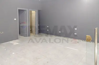 محل تجاري - استوديو - 1 حمام للبيع في شارع سوريا - رشدي - حي شرق - الاسكندرية