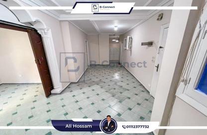 Apartment - 3 Bedrooms - 1 Bathroom for rent in Shaarawy St. - Laurent - Hay Sharq - Alexandria