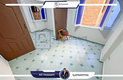 Apartment - 3 Bedrooms - 1 Bathroom for rent in Shaarawy St. - Laurent - Hay Sharq - Alexandria