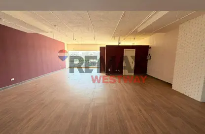 محل تجاري - غرفة نوم - 1 حمام للايجار في 6 ويست - بيفرلي هيلز - كمبوندات الشيخ زايد - الشيخ زايد - الجيزة