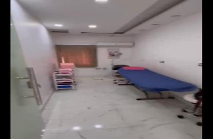 عيادة - استوديو - 2 حمامات للايجار في شارع الدقي - الدقي - الجيزة