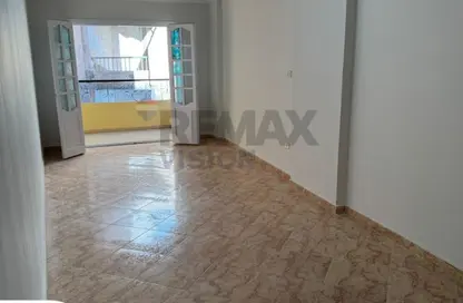 Apartment - 2 Bedrooms - 1 Bathroom for sale in Khaled Ibn Al Walid St. - Sidi Beshr - Hay Awal El Montazah - Alexandria