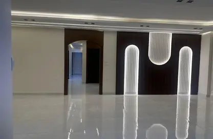 شقة - 3 غرف نوم - 2 حمامات للبيع في الحي الرابع - مدينة 6 أكتوبر - الجيزة