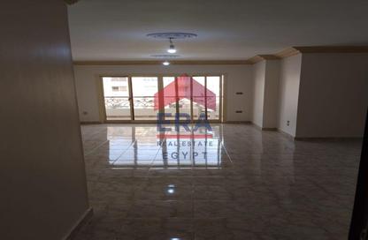Apartment - 3 Bedrooms - 2 Bathrooms for rent in Zaker Hussein St. - Al Hadiqah Al Dawliyah - 7th District - Nasr City - Cairo Apartment - 3 Bedrooms - 2 Bathrooms for rent in Zaker Hussein St. - Al Hadiqah Al Dawliyah - 7th District - Nasr City - Cairo