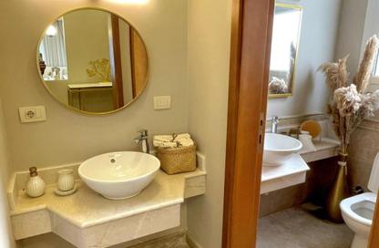 Apartment - 3 Bedrooms - 3 Bathrooms for sale in Royal City - Sheikh Zayed Compounds - Sheikh Zayed City - Giza