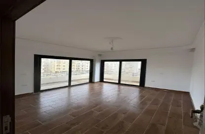 شقة - 4 غرف نوم - 3 حمامات للايجار في اللوتس الجنوبي - حى اللوتس - مدينة القاهرة الجديدة - القاهرة