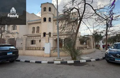 فيلا - 5 غرف نوم - 4 حمامات للبيع في كاليميرا - الحي الخامس - مدينة الشروق - القاهرة