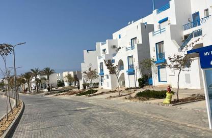 Townhouse - 3 Bedrooms - 4 Bathrooms for sale in Mountain View - Ras Al Hekma - North Coast