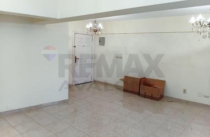 Apartment - 3 Bedrooms - 1 Bathroom for sale in Green Towers - Smouha - Hay Sharq - Alexandria Apartment - 3 Bedrooms - 1 Bathroom for sale in Green Towers - Smouha - Hay Sharq - Alexandria
