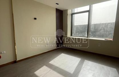 Office Space - Studio - 2 Bathrooms for rent in Lake View Residence - 5th Settlement Compounds - The 5th Settlement - New Cairo City - Cairo