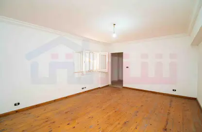 شقة - 4 غرف نوم - 2 حمامات للبيع في شارع رسمى باشا - جليم - حي شرق - الاسكندرية