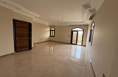 Apartment - 3 Bedrooms - 2 Bathrooms for rent in Area G - Ganoob El Acadimia - New Cairo City - Cairo
