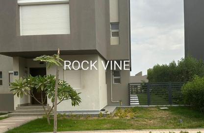 Townhouse - 3 Bedrooms - 4 Bathrooms for sale in Etapa - Sheikh Zayed Compounds - Sheikh Zayed City - Giza