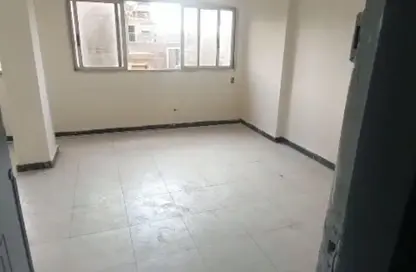 Apartment - 2 Bedrooms - 1 Bathroom for rent in Fareed Semeika St. - El Hegaz Square - El Nozha - Cairo