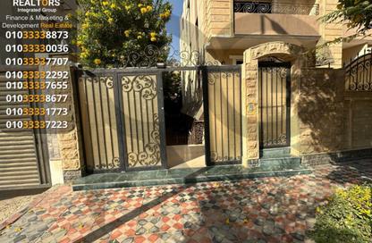Duplex - 5 Bedrooms - 5 Bathrooms for sale in 10th District - Sheikh Zayed City - Giza