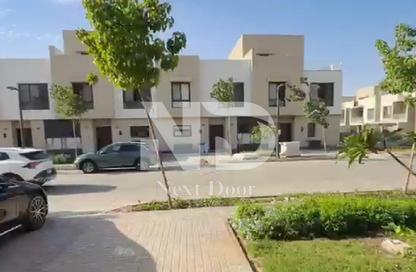 تاون هاوس - 3 - 5 للبيع في كمبوند البروج - كمبوندات الشروق - مدينة الشروق - القاهرة