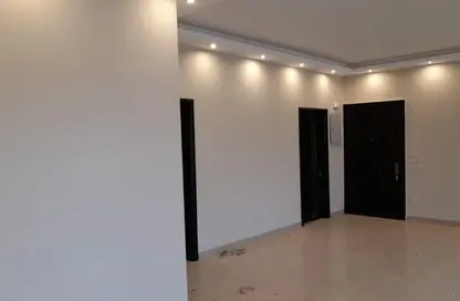 شقة - 2 غرف نوم - 2 حمامات للبيع في فيلدج جيت - المستثمرين الجنوبية - مدينة القاهرة الجديدة - القاهرة