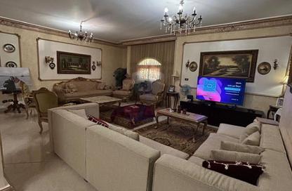 Apartment - 4 Bedrooms - 3 Bathrooms for sale in 8th District - Sheikh Zayed City - Giza