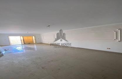Apartment - 3 Bedrooms - 2 Bathrooms for sale in Mohamed Fawzy Moaz St. - Smouha - Hay Sharq - Alexandria