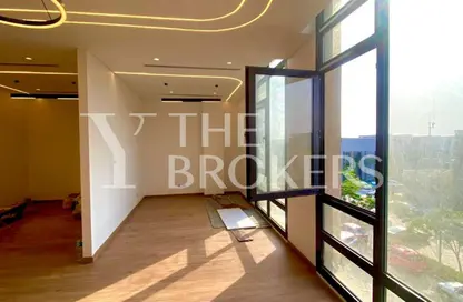 عيادة - غرفة نوم - 1 حمام للايجار في ديستريكت 5 - كمبوندات التجمع الخامس - التجمع الخامس - مدينة القاهرة الجديدة - القاهرة