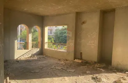 بناية كاملة - 8 غرف نوم - 8 حمامات للبيع في الحي السابع - الشيخ زايد - الجيزة