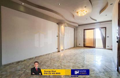 Apartment - 3 Bedrooms - 1 Bathroom for rent in Mahmoud Al Tareni St. - Cleopatra - Hay Sharq - Alexandria