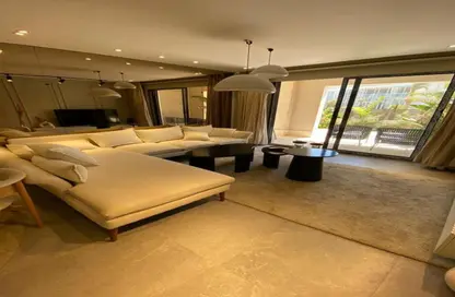 شقة - 3 غرف نوم - 3 حمامات للبيع في شارع النزهة - الحي الخامس عشر - الشيخ زايد - الجيزة