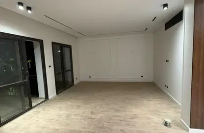 شقة - 3 غرف نوم - 3 حمامات للايجار في ذا كورت ياردز - كمبوندات الشيخ زايد - الشيخ زايد - الجيزة