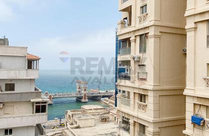 شقة - 6 غرف نوم - 3 حمامات للبيع في ستانلي - حي شرق - الاسكندرية
