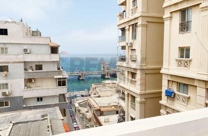 شقة - 6 غرف نوم - 3 حمامات للبيع في ستانلي - حي شرق - الاسكندرية