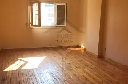 Apartment - 4 Bedrooms - 2 Bathrooms for rent in Tout Ankh Amoun St. - Smouha - Hay Sharq - Alexandria