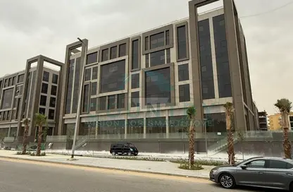 Whole Building - Studio - 7 Bathrooms for sale in Plus 90 Mall - North Teseen St. - The 5th Settlement - New Cairo City - Cairo