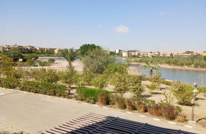 طابق كامل - 7 غرف نوم - 5 حمامات للبيع في العين باي - العين السخنة - السويس