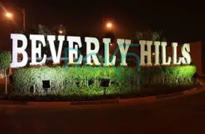 مساحات مكتبية - 4 غرف نوم - 6 حمامات للايجار في طريق بيفرلي هيلز - الحي السابع عشر - الشيخ زايد - الجيزة