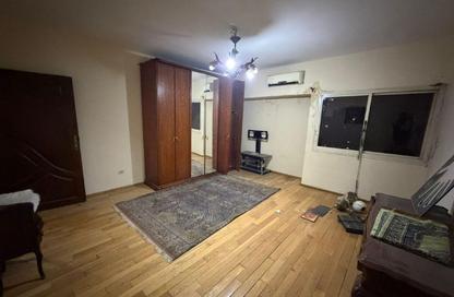 شقة - 3 غرف نوم - 2 حمامات للبيع في شارع شهاب - المهندسين - الجيزة