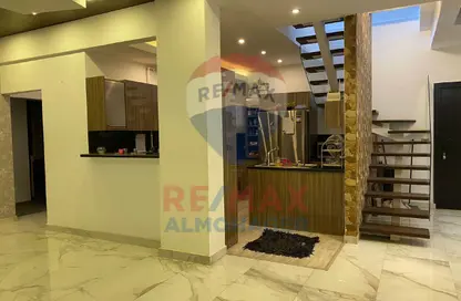 (بنتهاوس  (روف - 3 غرف نوم - 3 حمامات للايجار في جاليريا  مون فالى - المستثمرين الجنوبية - مدينة القاهرة الجديدة - القاهرة