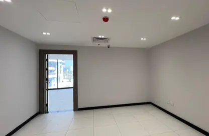 Clinic - 2 Bedrooms - 1 Bathroom for rent in Central Avenue - 2nd District - Sheikh Zayed City - Giza