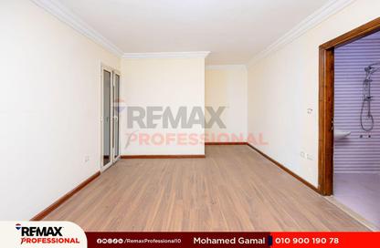 Apartment - 3 Bedrooms - 3 Bathrooms for sale in Al Geish Road - Laurent - Hay Sharq - Alexandria