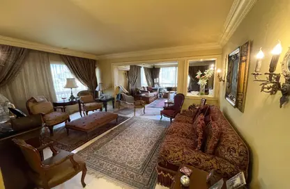 شقة - 5 غرف نوم - 3 حمامات للبيع في شارع محي الدين أبو العز - الدقي - الجيزة