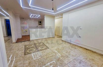 Apartment - 3 Bedrooms - 2 Bathrooms for sale in El-Nabil Amr Ibrahim St. - Ibrahimia - Hay Wasat - Alexandria