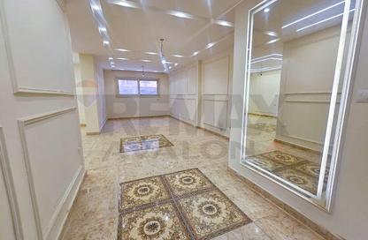 شقة - 3 غرف نوم - 2 حمامات للبيع في شارع النبيل عمرو ابراهيم - الإبراهيمية - حي وسط - الاسكندرية