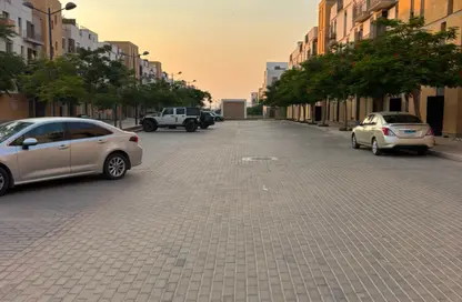شقة - 3 غرف نوم - 3 حمامات للبيع في ذا كورت يارد - الحي الثاني عشر - الشيخ زايد - الجيزة