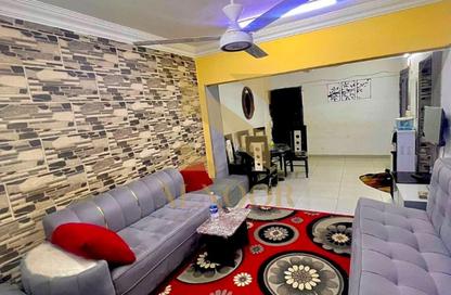Apartment - 3 Bedrooms - 1 Bathroom for rent in Doctor Mohammed Mogahed St. - 2nd District - 6 October City - Giza