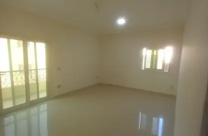 شقة - 3 غرف نوم - 2 حمامات للايجار في شارع رقم 28 - الحي الرابع - التجمع الخامس - مدينة القاهرة الجديدة - القاهرة