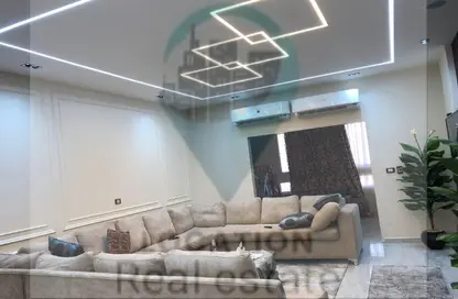 شقة - 3 غرف نوم - 3 حمامات للبيع في شارع سلمان الفارسي - محلية 12 - الحي الاول - مدينة العبور - القليوبية