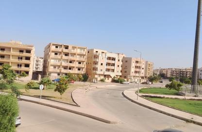 شقة - 3 غرف نوم - 2 حمامات للبيع في المجاورة الثانية - الحي الثالث شرق - مدينة الشروق - القاهرة