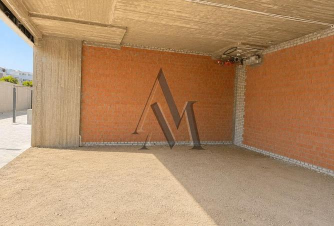 Golf Central | 100 m² Corner Retail Space for Rent